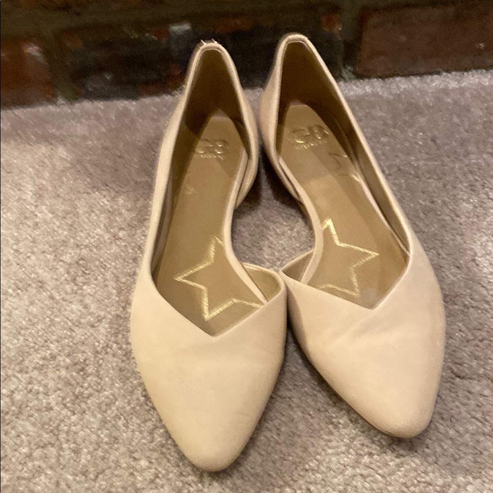 Giani Bernini Cream Flats Minimalist Pointed-Toe Design